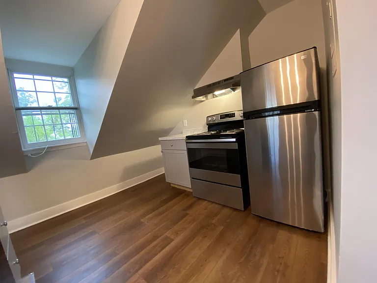 220 Calhoun St — Photo 5