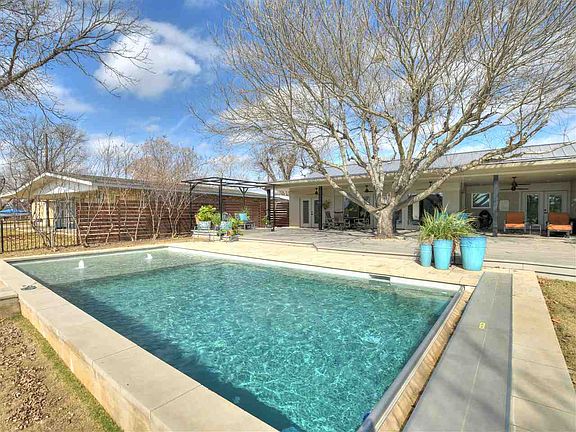 5th image of 1830 Bluebonnet Ln