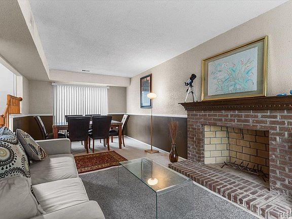 5th image of 2968 Roundtree Dr