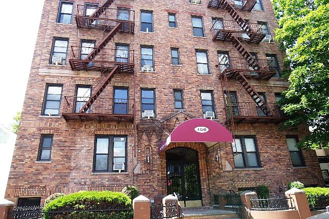 1st image of 460 Ovington Ave APT 3D