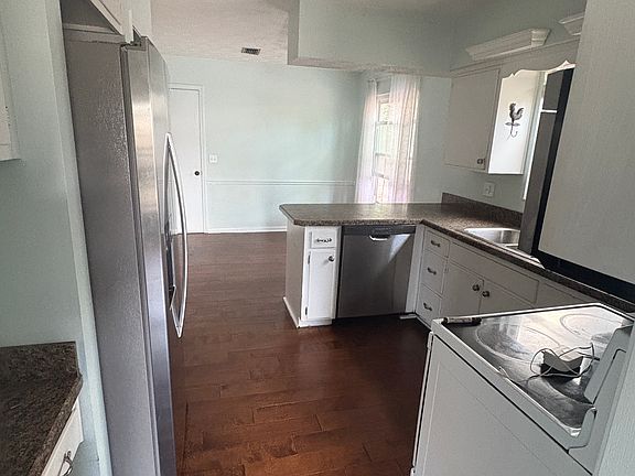 5th image of 760 Winfred Dr S