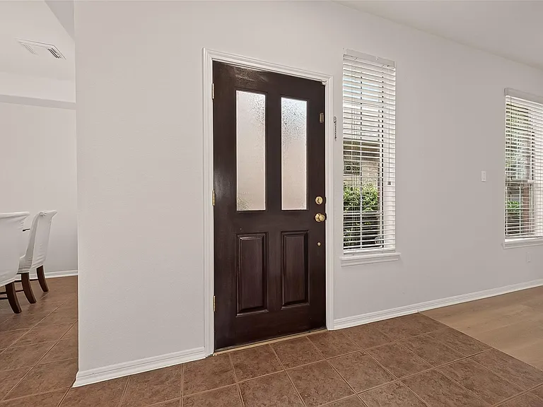 6118 Breezy Hollow Ln — Photo 5