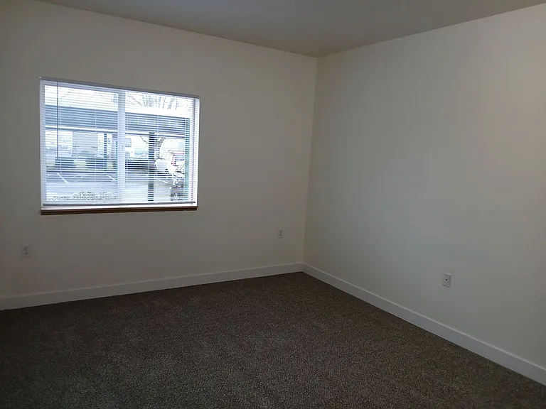 2615 Claxter Rd NE — Photo 22