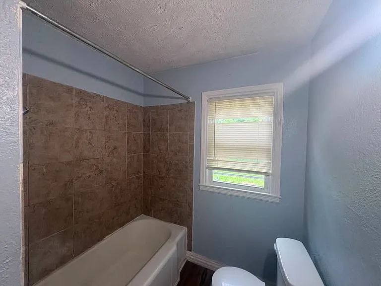 3636 N Lasalle St — Photo 12