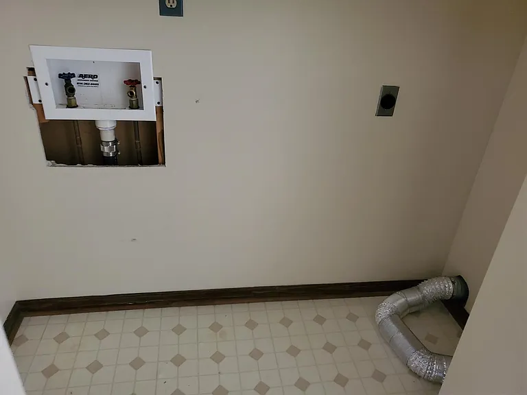 washer drywer hook up 1st floor