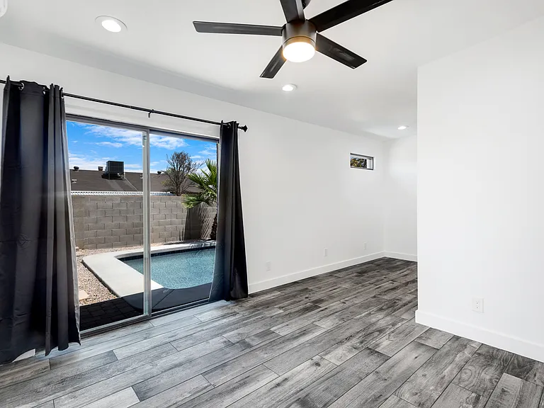 2500 E Hermosa Dr — Photo 39