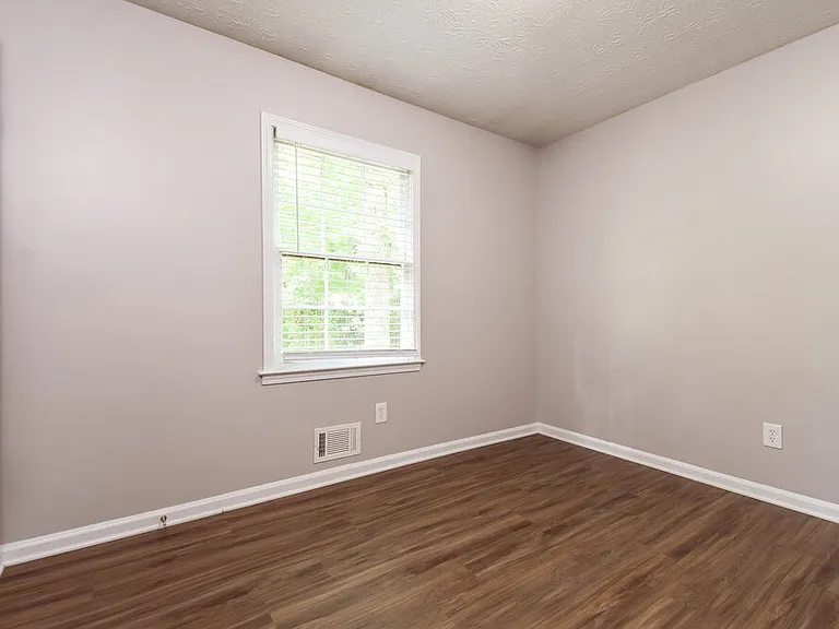 900 Orris Ln SW — Photo 12