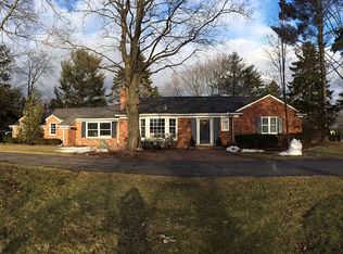 6121 Golfview Dr, Bloomfield Hills, MI 48301