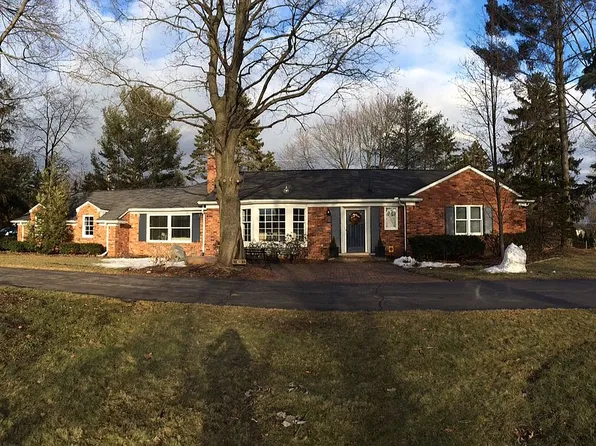 6121 Golfview Dr, Bloomfield Hills, MI 48301