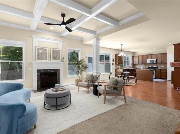 1075 Crescent Ridge Dr, Buford, GA 30518