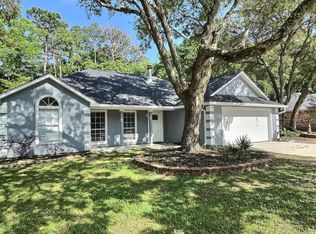 1816 Burnt Oak Dr, Ocean Springs, MS 39564