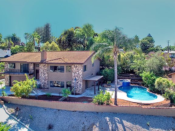 4th image of 1216 Sandra Cir