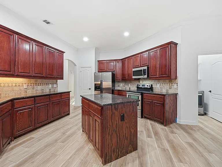 2216 Paige Ct — Photo 29