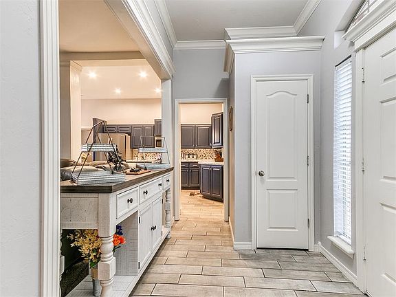 4th image of 9201 Button Ave