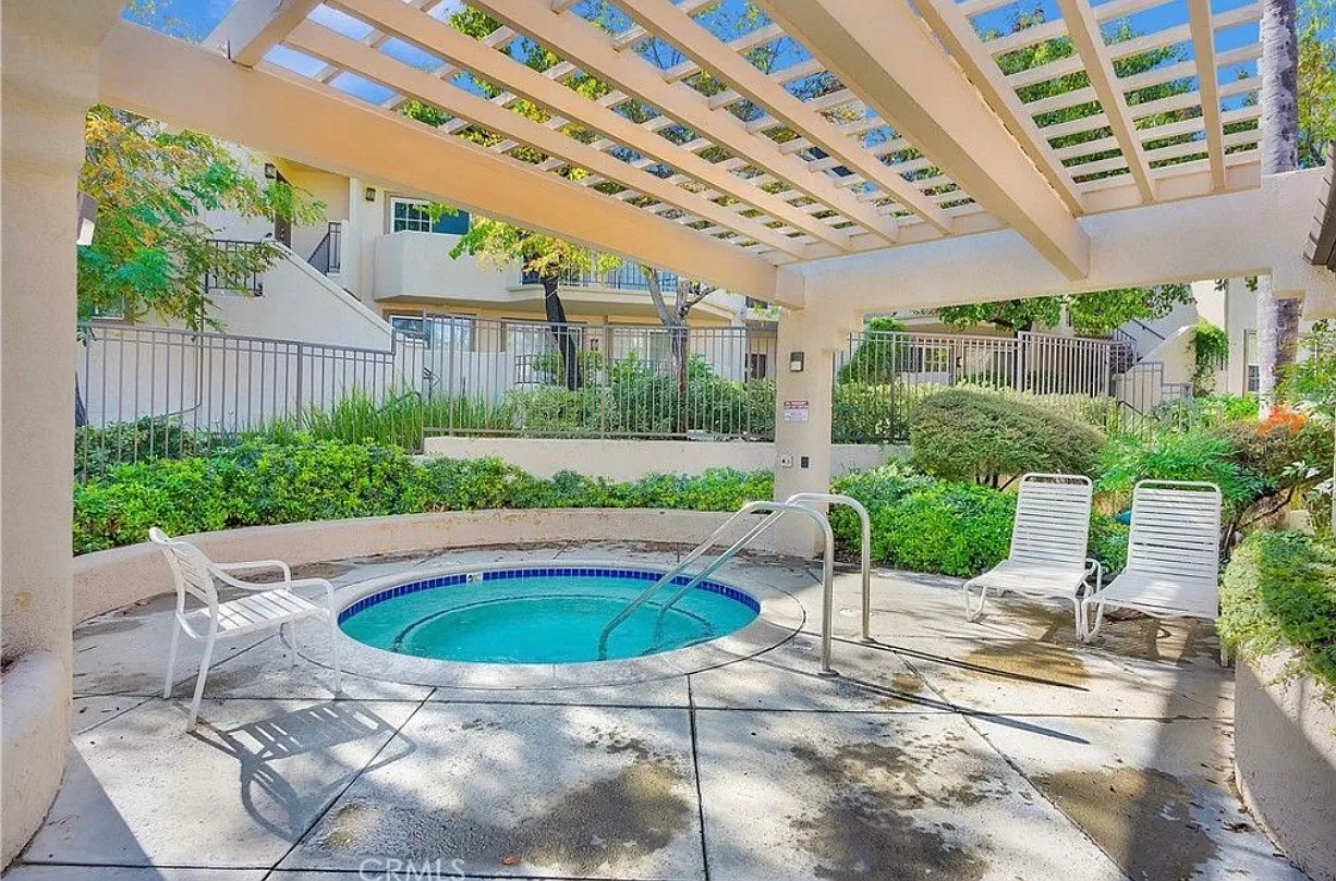 24159 Del Monte Dr — Photo 2