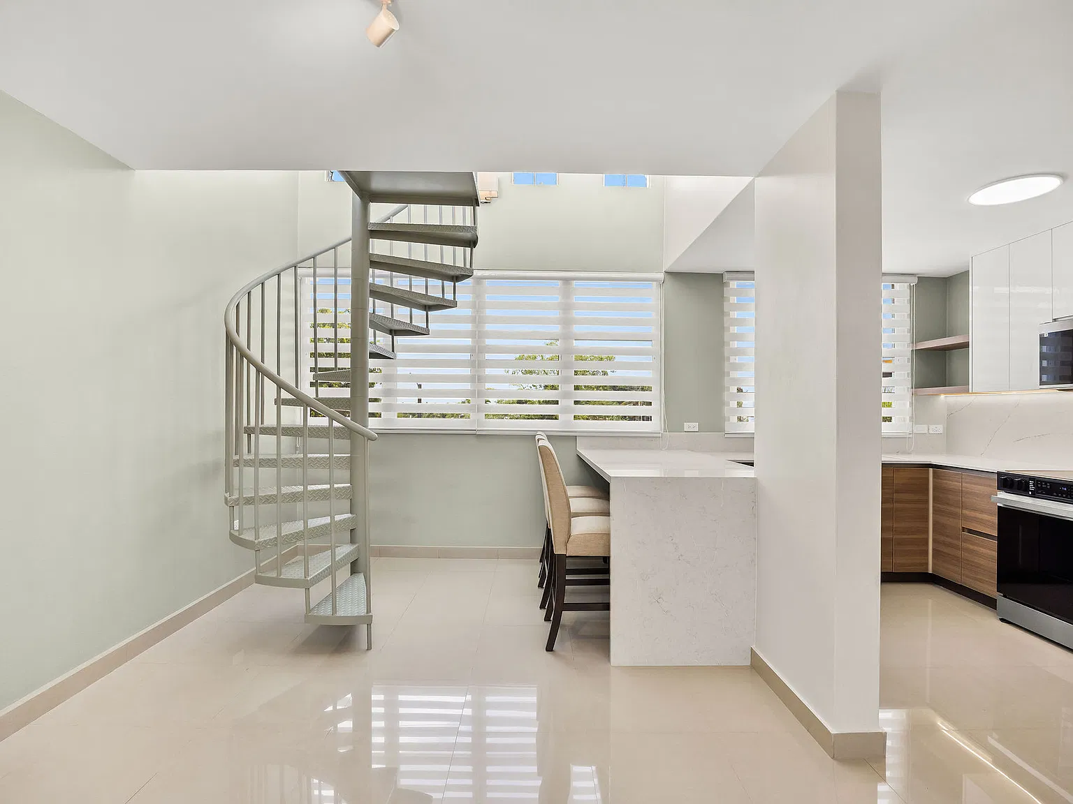 3 bed, 1198 sqft, $3,000 — Photo 2