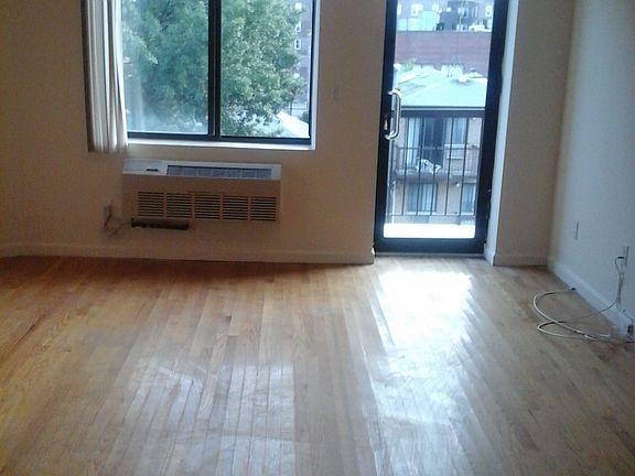 3rd image of 7613 113th St APT 4R