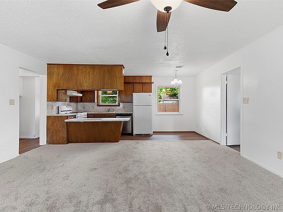 3rd image of 551 Delaware
