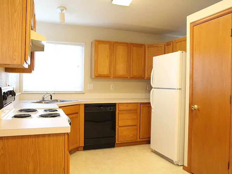 762 Kaitlyn Cir — Photo 6