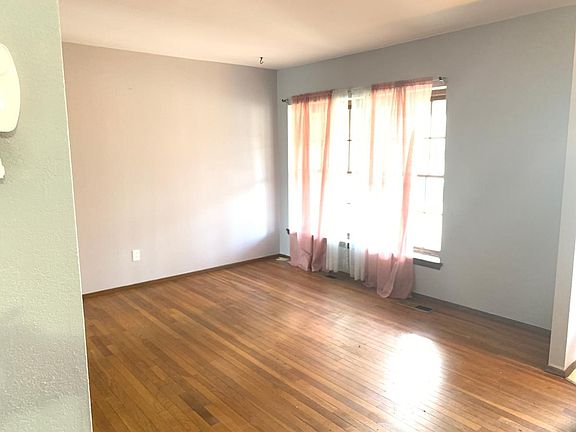 3rd image of 11326 Parkmont Dr