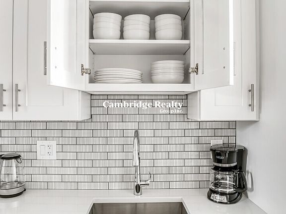 2nd image of 406 Columbia St #3T