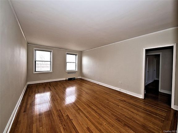 3rd image of 422A Larchmont Acre W #2A