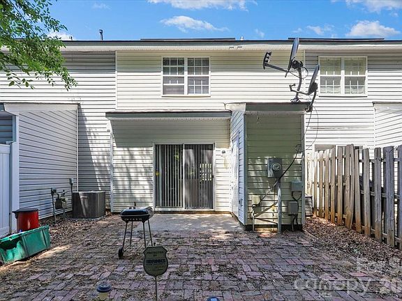 2nd image of 7543 Petrea Ln