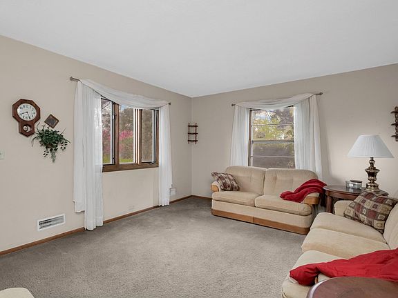 2nd image of 5323 6th St NE