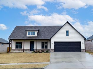 901 Petit Jean St, Prairie Grove, AR 72753
