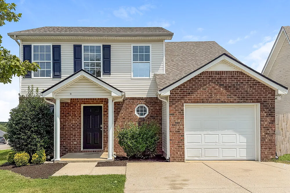 3 bed, 2.5 bath, 1401 sqft, $1,900 — Photo 1