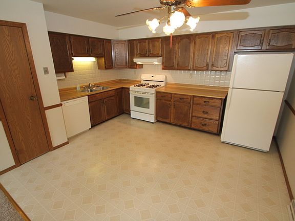 2nd image of 10220 W Parkedge Cir