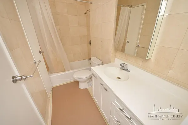 Rented by Manhattan Realty Group | media 31