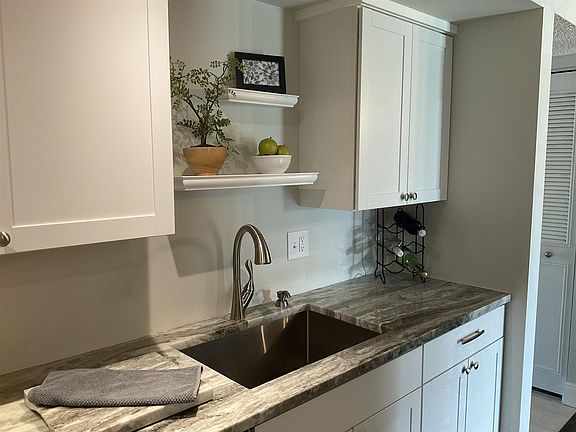 4th image of 270 SW South River Dr APT 204