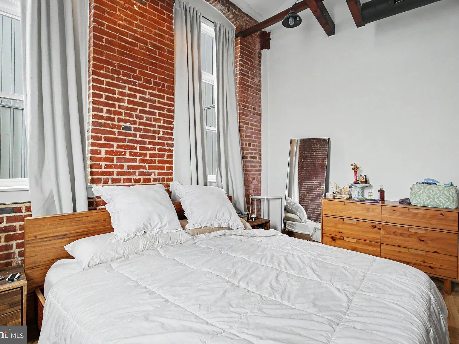 1 bed, 1.0 bath, $1,695 — Photo 4