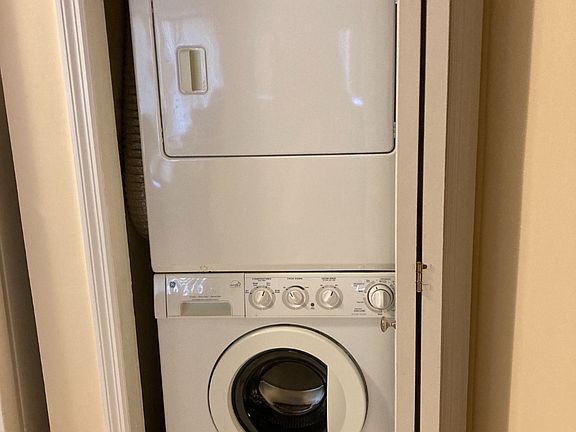 2nd image of 40 Donna Ct APT 1