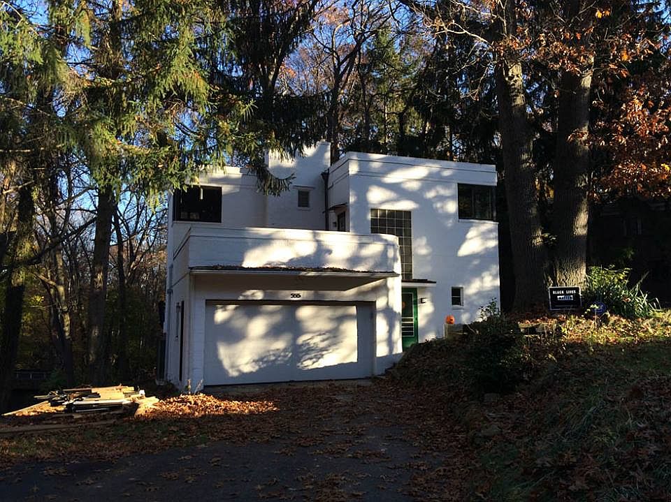 1st image of 555 Royal Ave