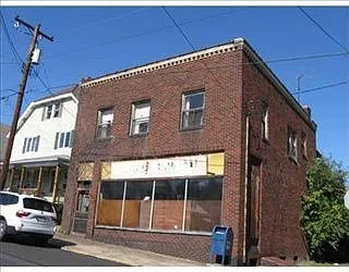 400 1st St photo 1