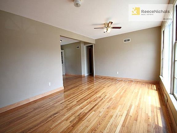 3rd image of 818 W 85th St