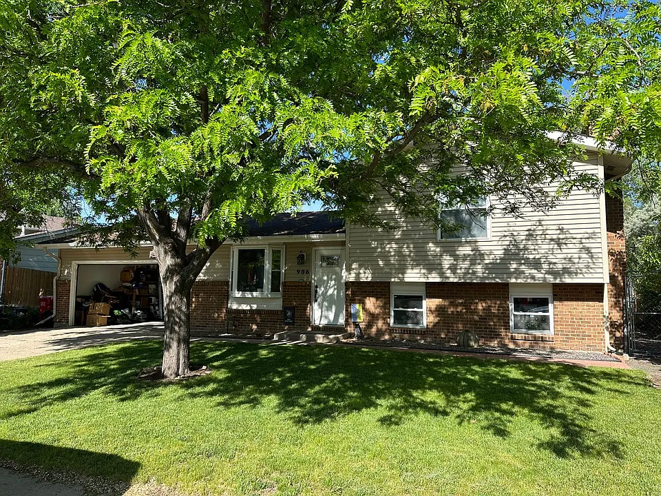 906 Woodbine Dr