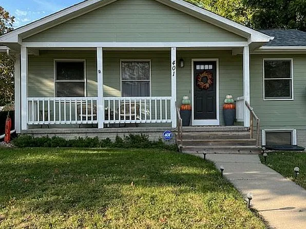 401 E Benton St, Winterset, IA 50273