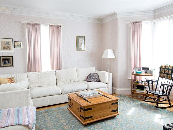 3rd image of 25 Grosvenor Ave