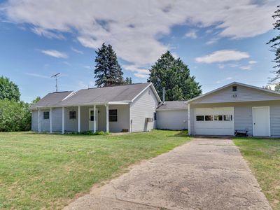 601 W 16th Rd, Mesick, MI, 49668