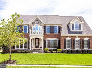 25647 S Village Dr, Chantilly, VA 20152