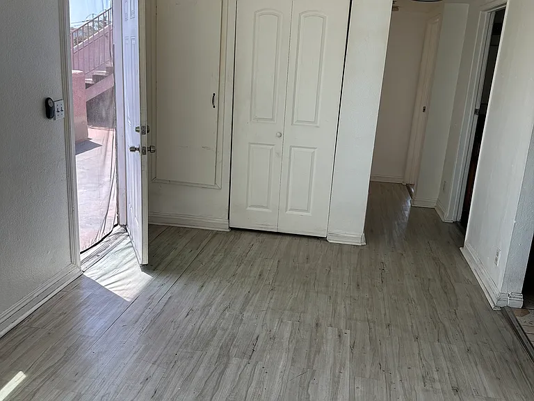 1111 Sunvue Pl #8 — Photo 8