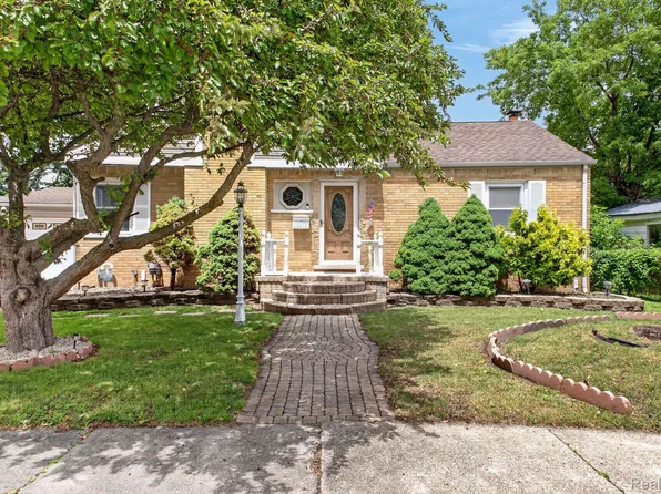 19315 Delaware St, Roseville, MI 48066