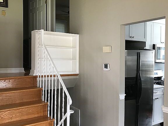 Split-Level: stairs Bedrooms