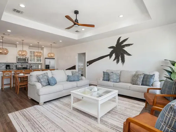 845 O'Neil Rd, Crystal Beach, TX 77650