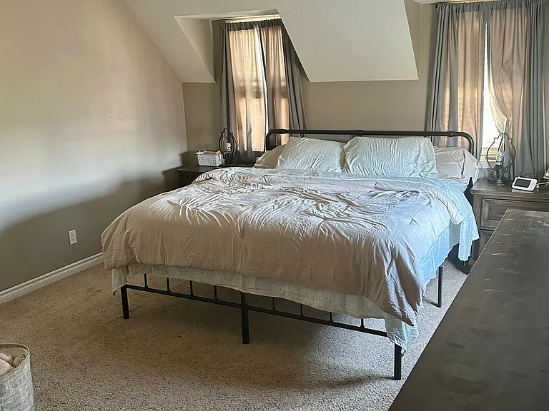 Master bedroom ( King Size Bed)