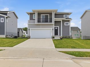 15230 Deerview Dr, Urbandale, IA 50323