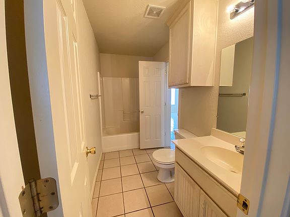 5th image of 1005 Turkey Creek Ct Unit B